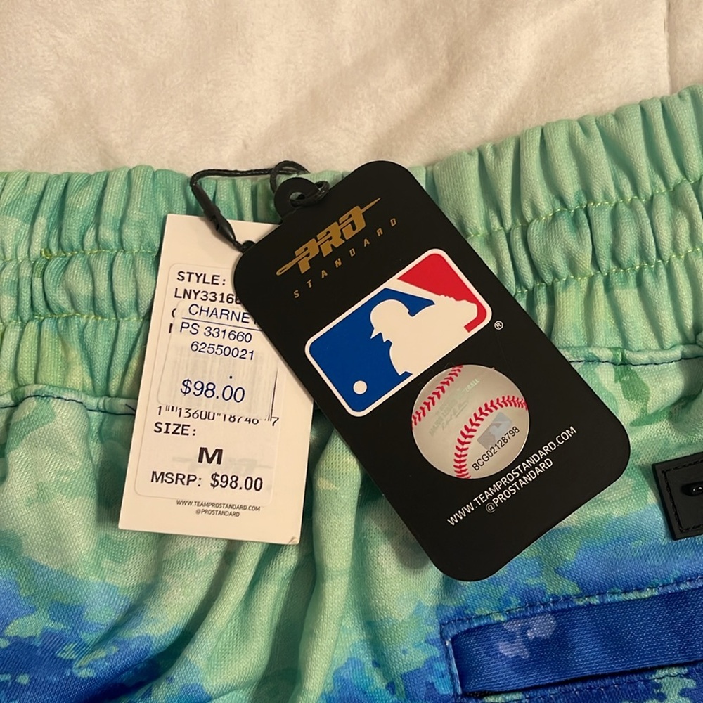 Rare Men/Women NY Yankee shorts! New with Tags! - Picture 5 of 6